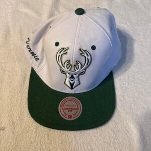 Mitchell & Ness Milwaukee Bucks Snapback Hat White Green Vernie Custom Mens Cap
